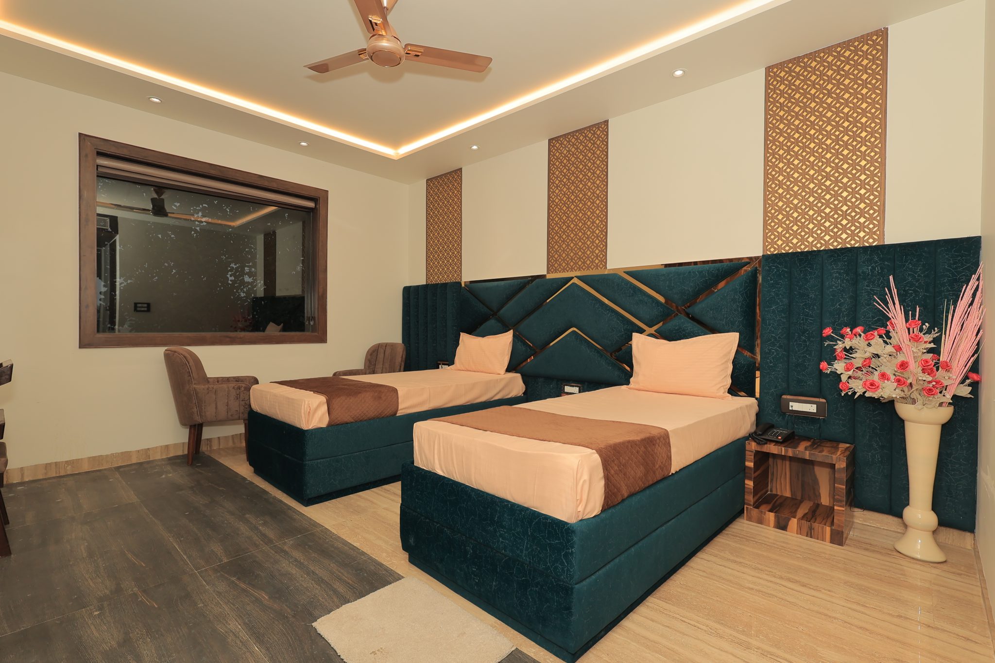 HOTEL & RESORT, RESTAURANT