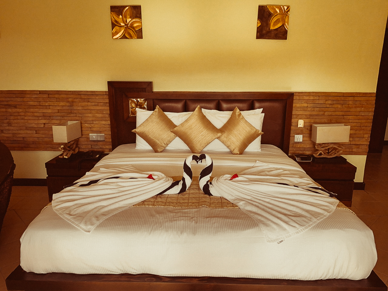 THE OASIS HOTEL &RESTAURANT
