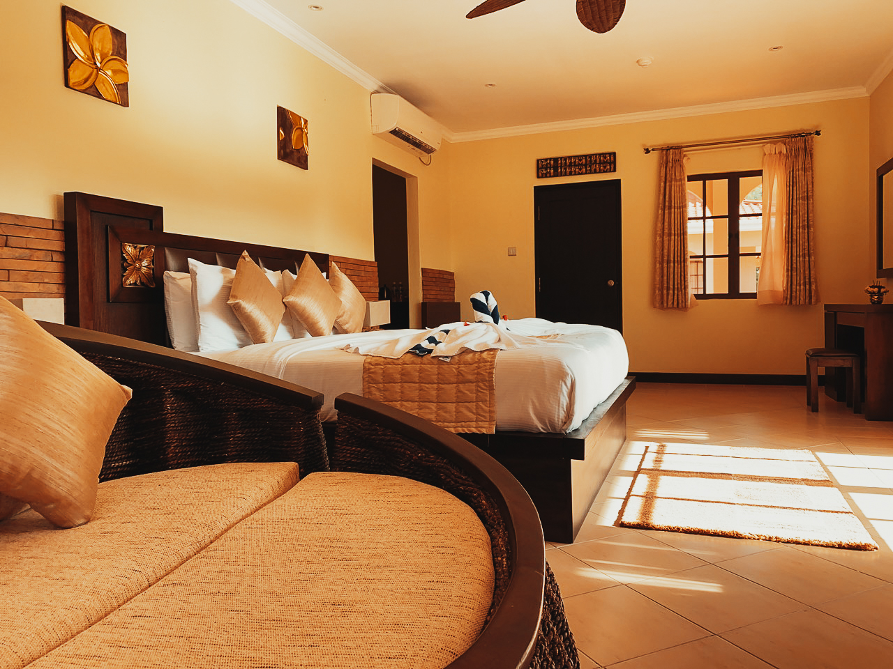 THE OASIS HOTEL &RESTAURANT