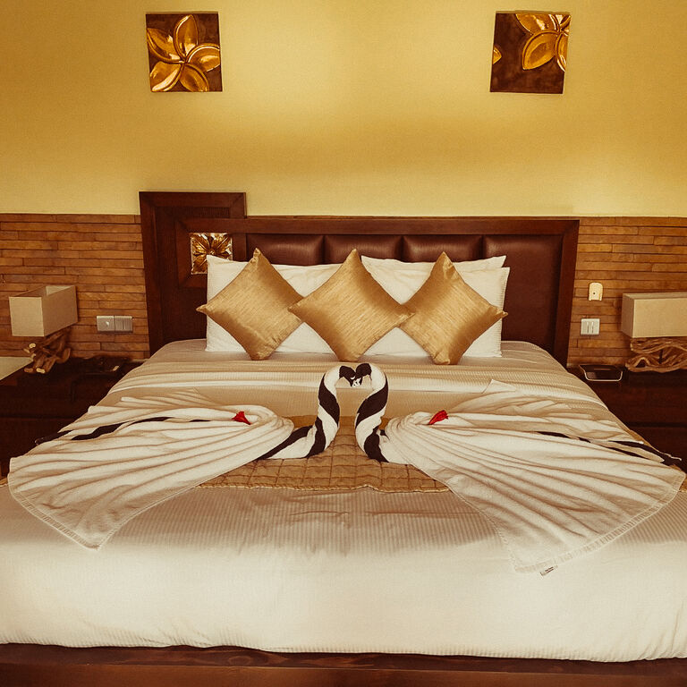 THE OASIS HOTEL &RESTAURANT