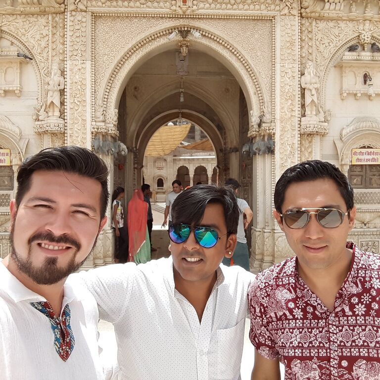 INDIA BY CAR CHAUFFEUR