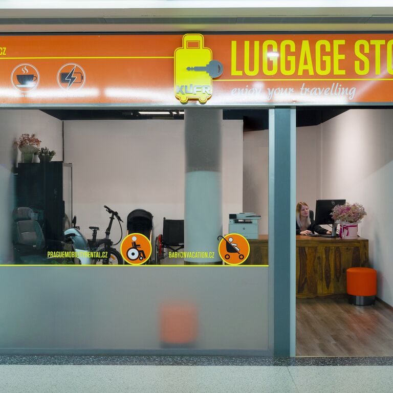 Luggage Storage - Gallery Myšák Prague