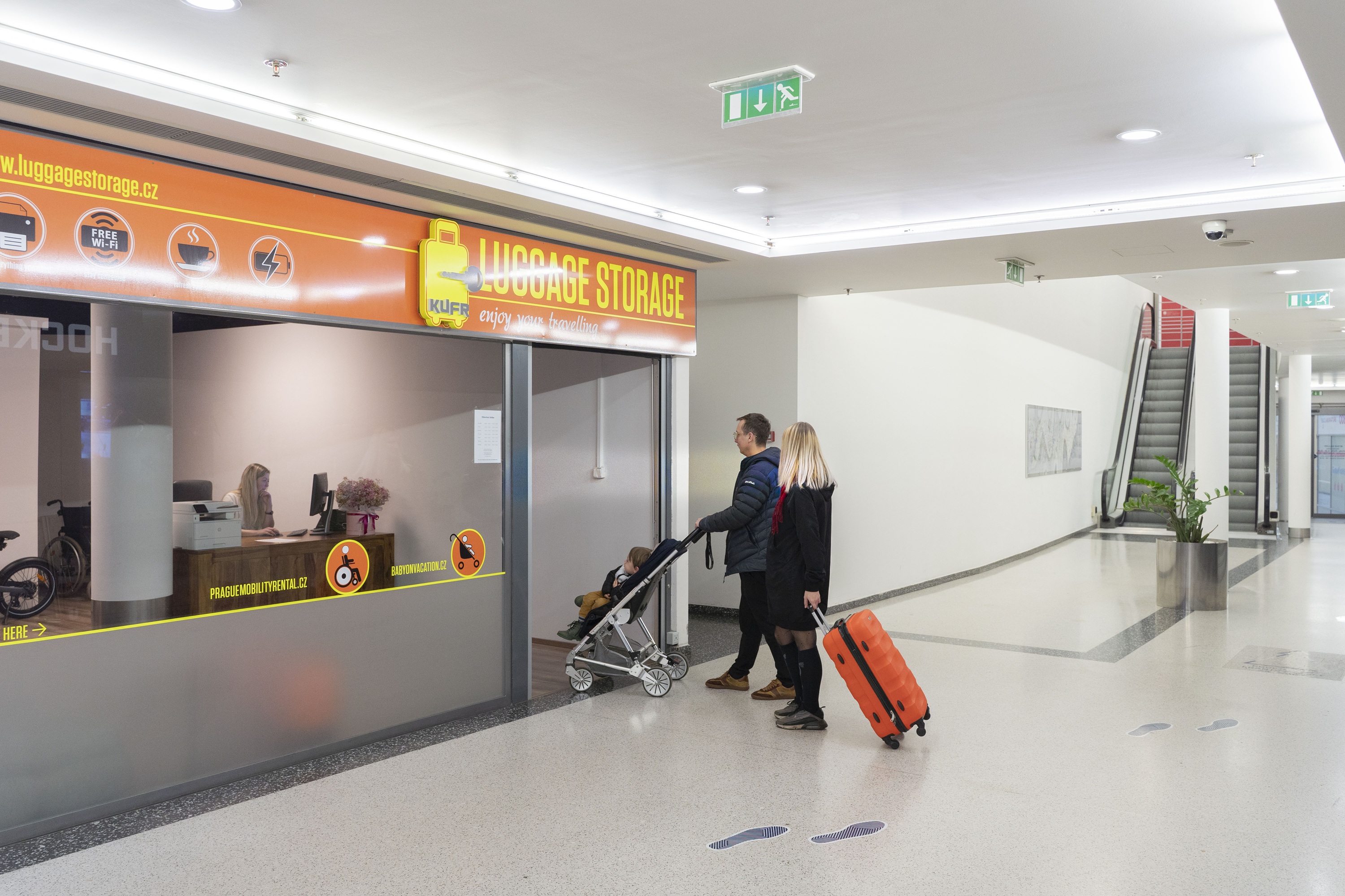 Luggage Storage - Gallery Myšák Prague