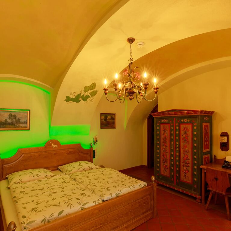 Vintage Lodging At The Golden Lamb - Pilsen