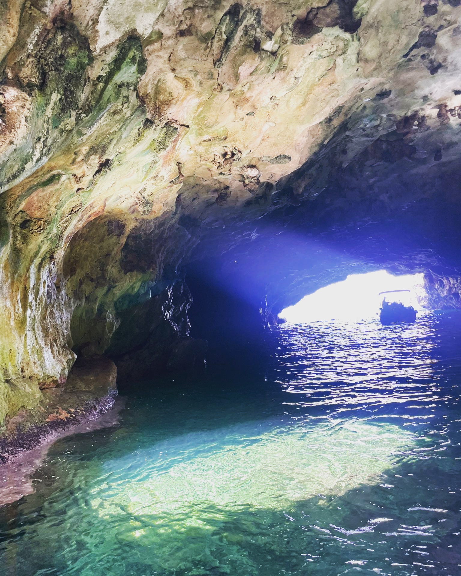 LaMarinaBoat - cave experience