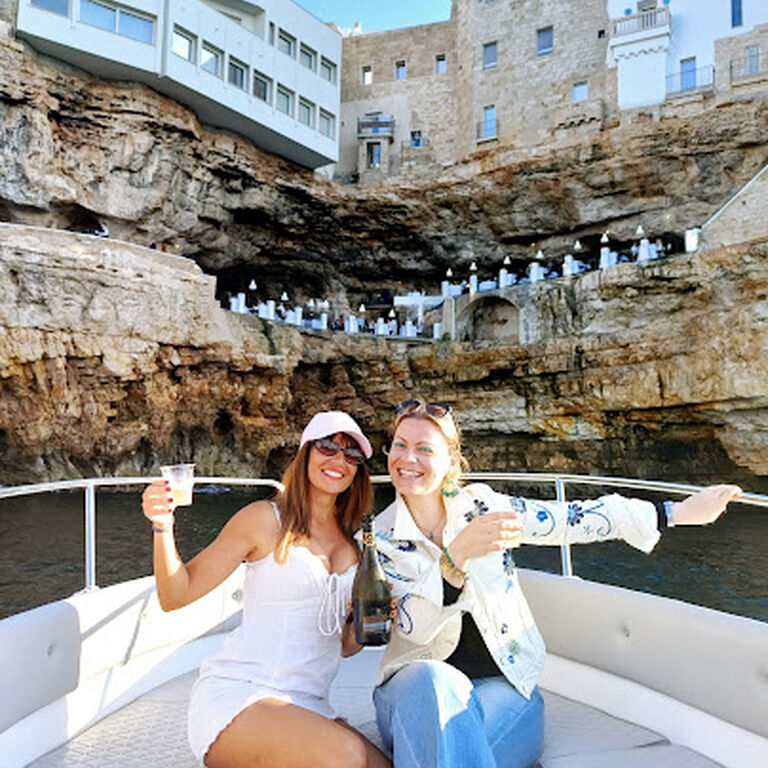 LaMarinaBoat - cave experience