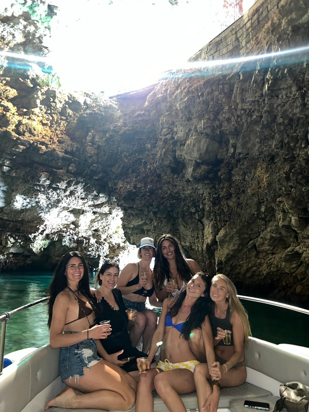 LaMarinaBoat - cave experience