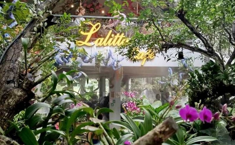 Chiang Mai-Chiang Rai: One Day White, Blue, Red Temple-Lalita Cafe-Karen Village