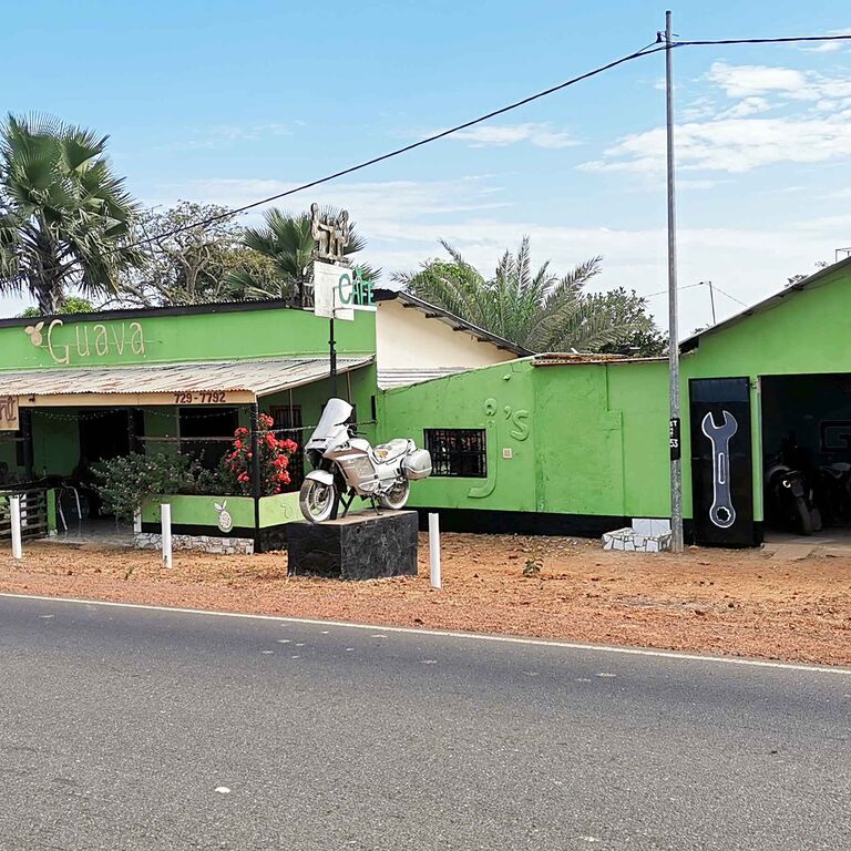 Guava Moto Café