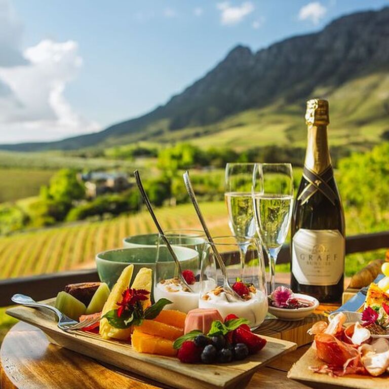 Private Stellenbosch and Franschhoek Wine Tasting Tour with Lunch