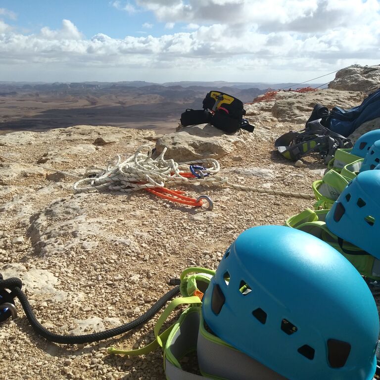 Rappelling Mitzpe Ramon