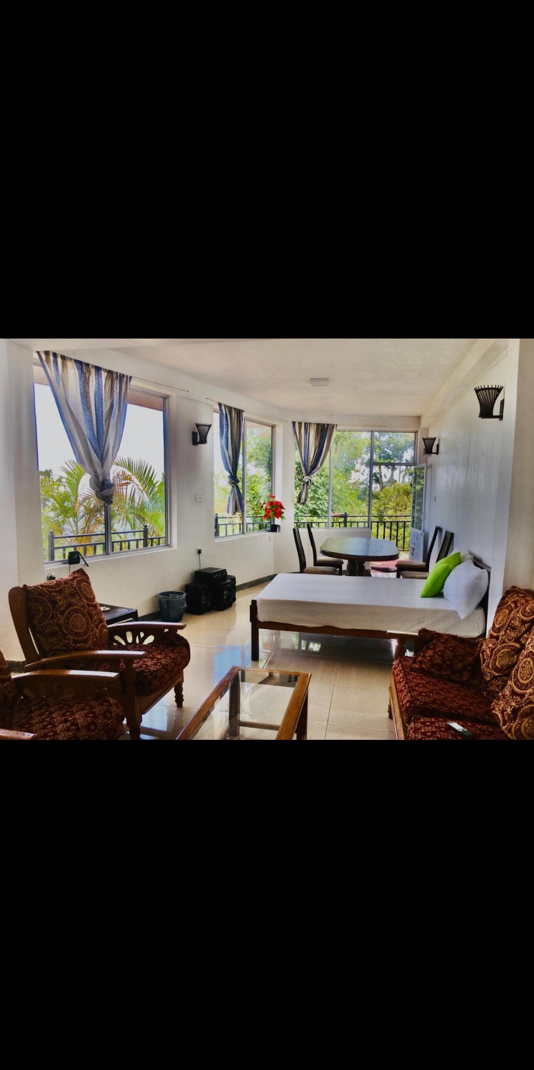 Adisham village home /hidden nature tour/ greenwood view kitchen