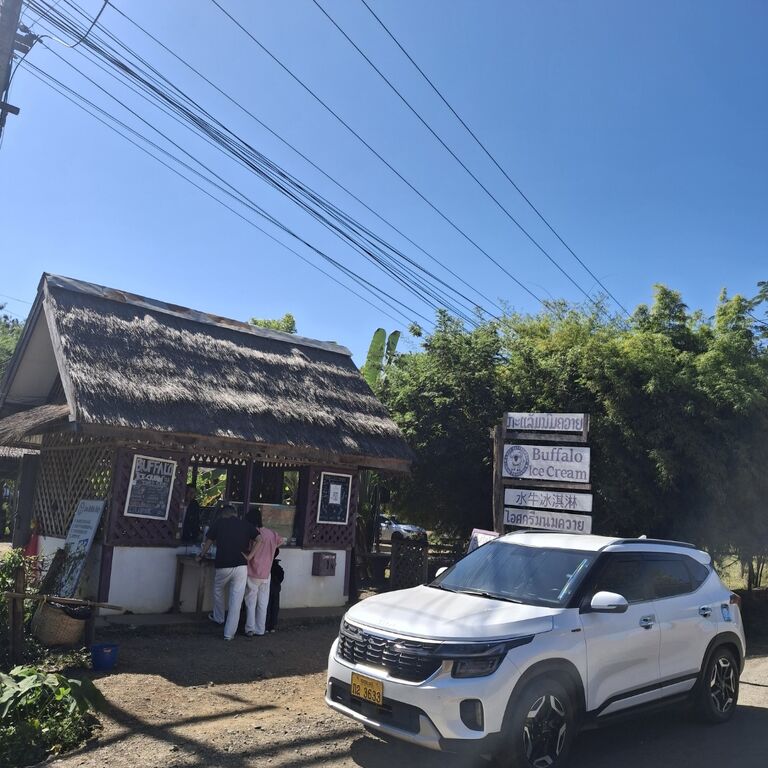 Taxi-car private service Tourism in Luang Prabang Laos 🇱🇦