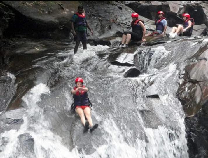 ADVENTURE LK WHITE WATER RAFTING KITULGALA SRI LANKA