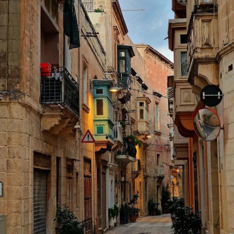 JG Luxury Taxi Malta
