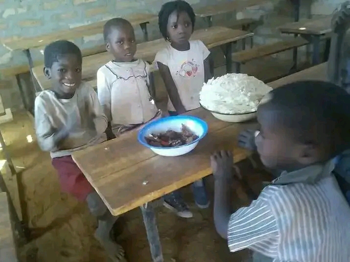 Victoria falls Ubuntu Humanity and Activities