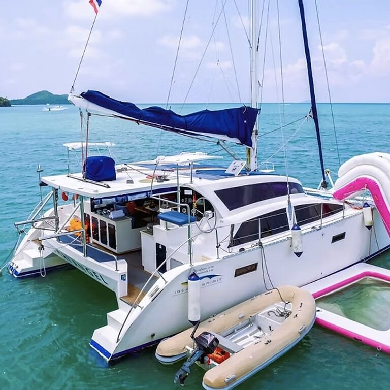 SailBreeze Yacht Charters