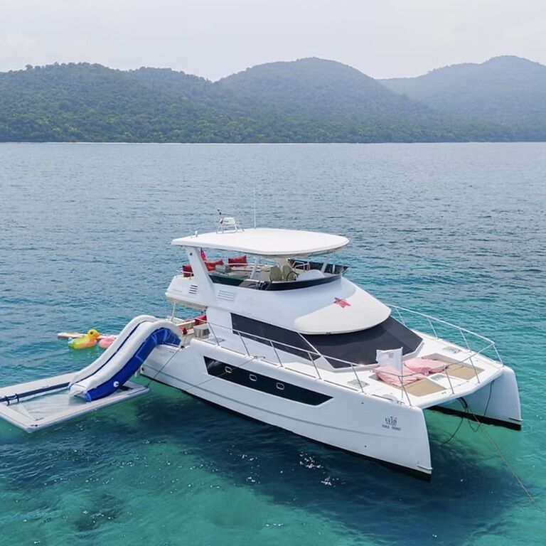 SailBreeze Yacht Charters