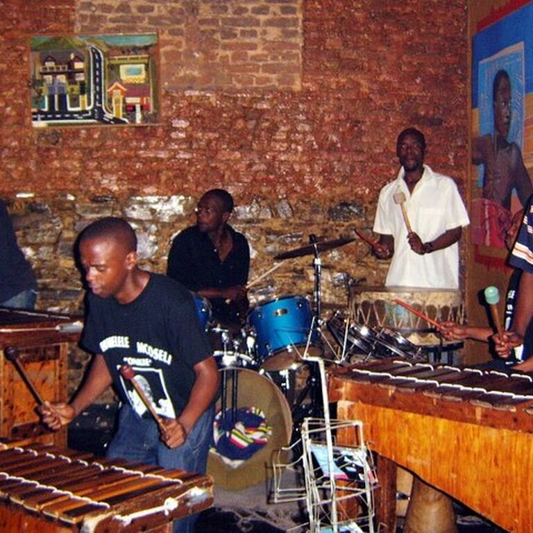 Cape Town Dinner Tour in Spyce with Live Music