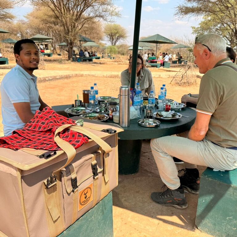 TUSHIA SAFARIS TANZANIA