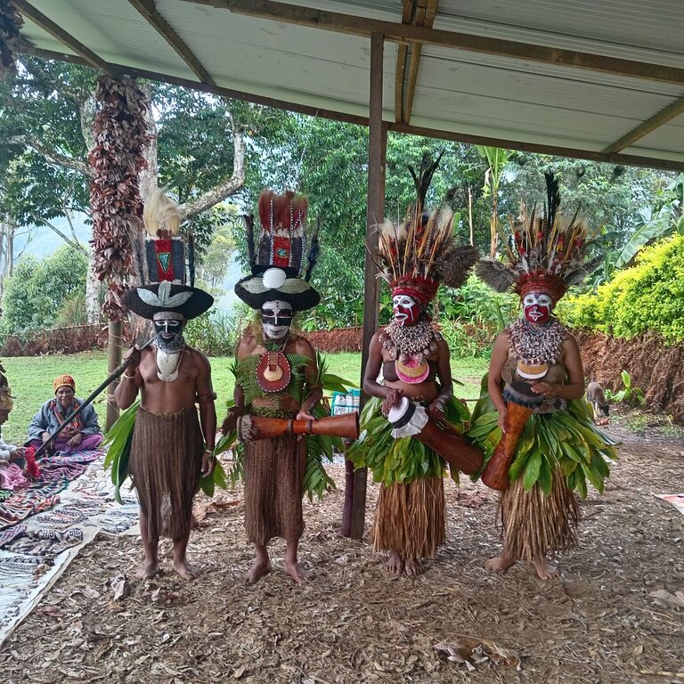 Asaro horosa mudmen tours