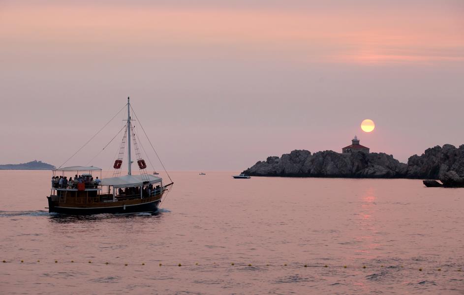 Dubrovnik rentboat