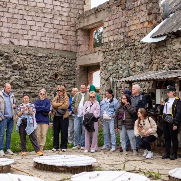 ACOL Armenian Ethnic Manor