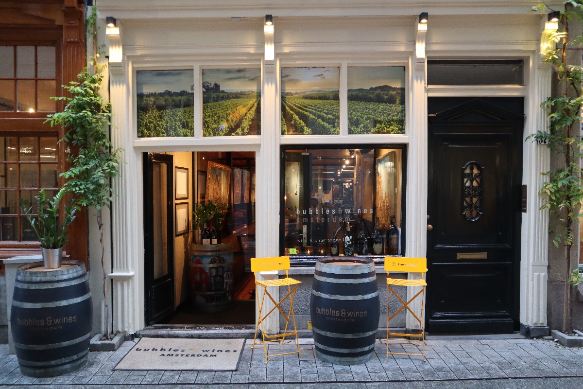 Bubbles and wines