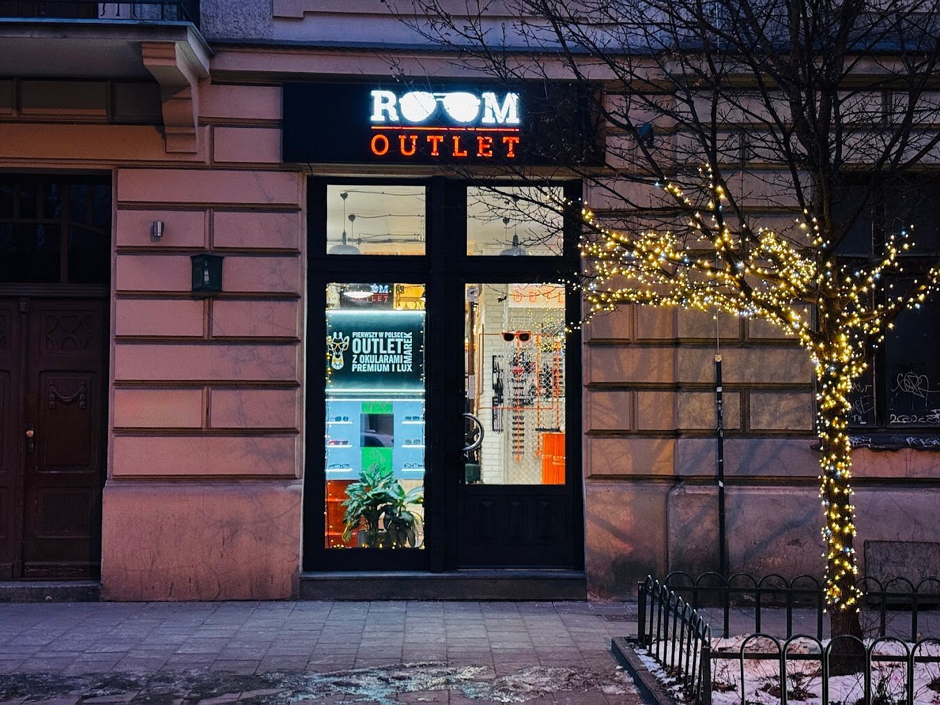 ROOM Outlet