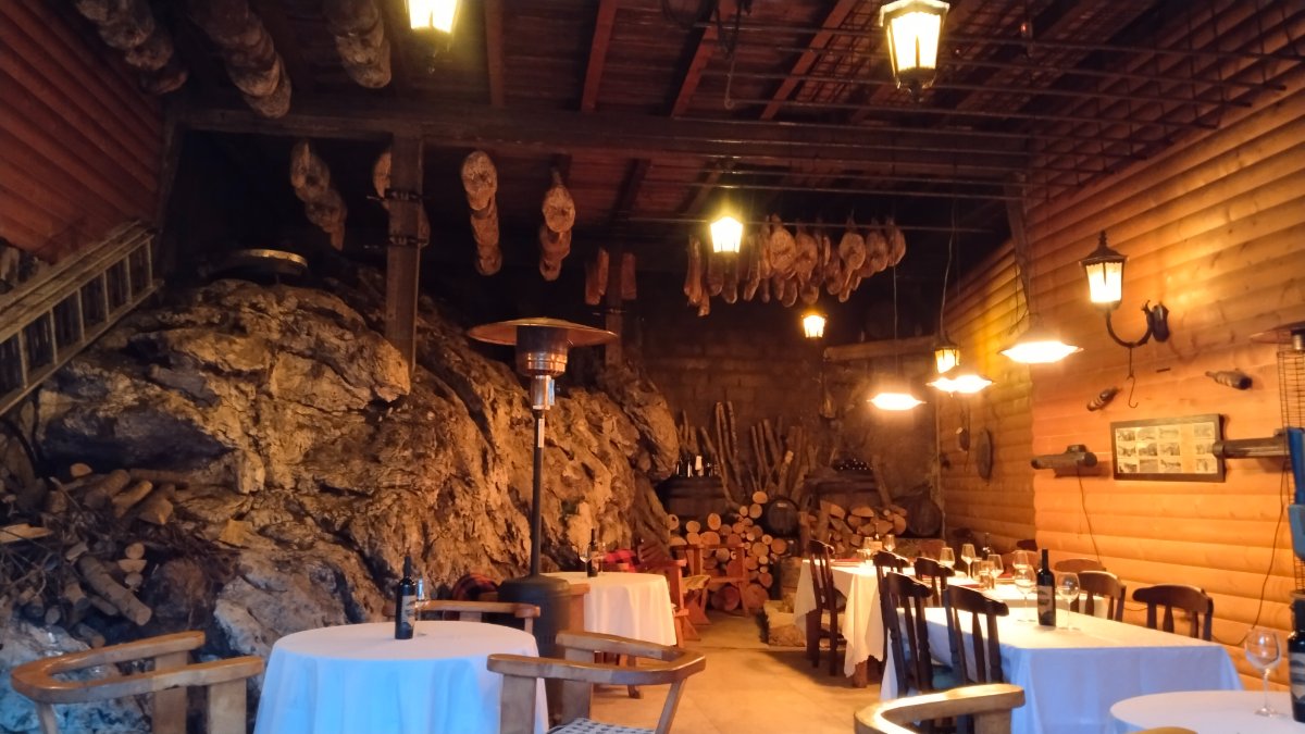 Prsuterija Domestic & Taverna