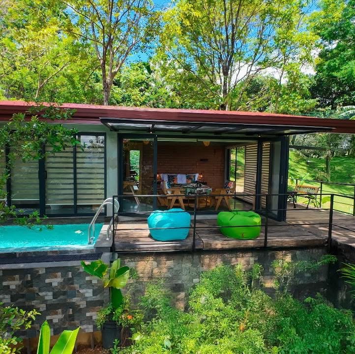 Heliconia Ledge
