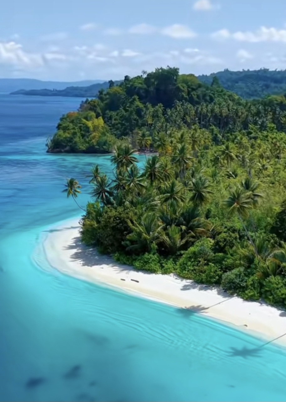 Tourist Banggai