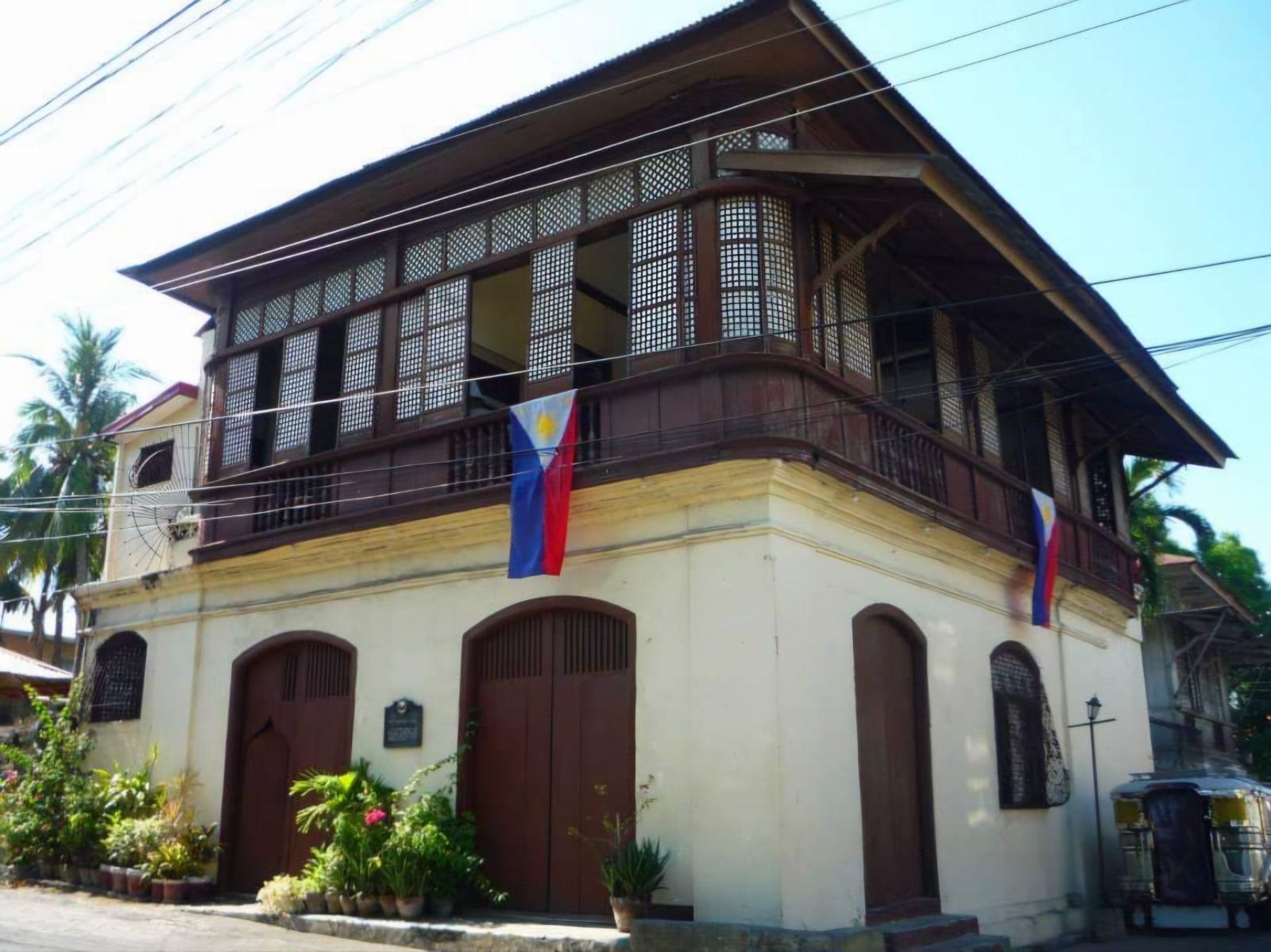 GOCO ANCESTRAL HOUSE IN TAAL