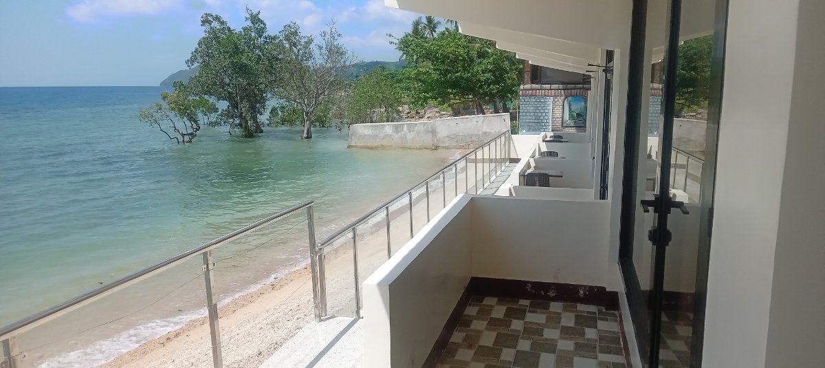 Lighthouse Beach Resort