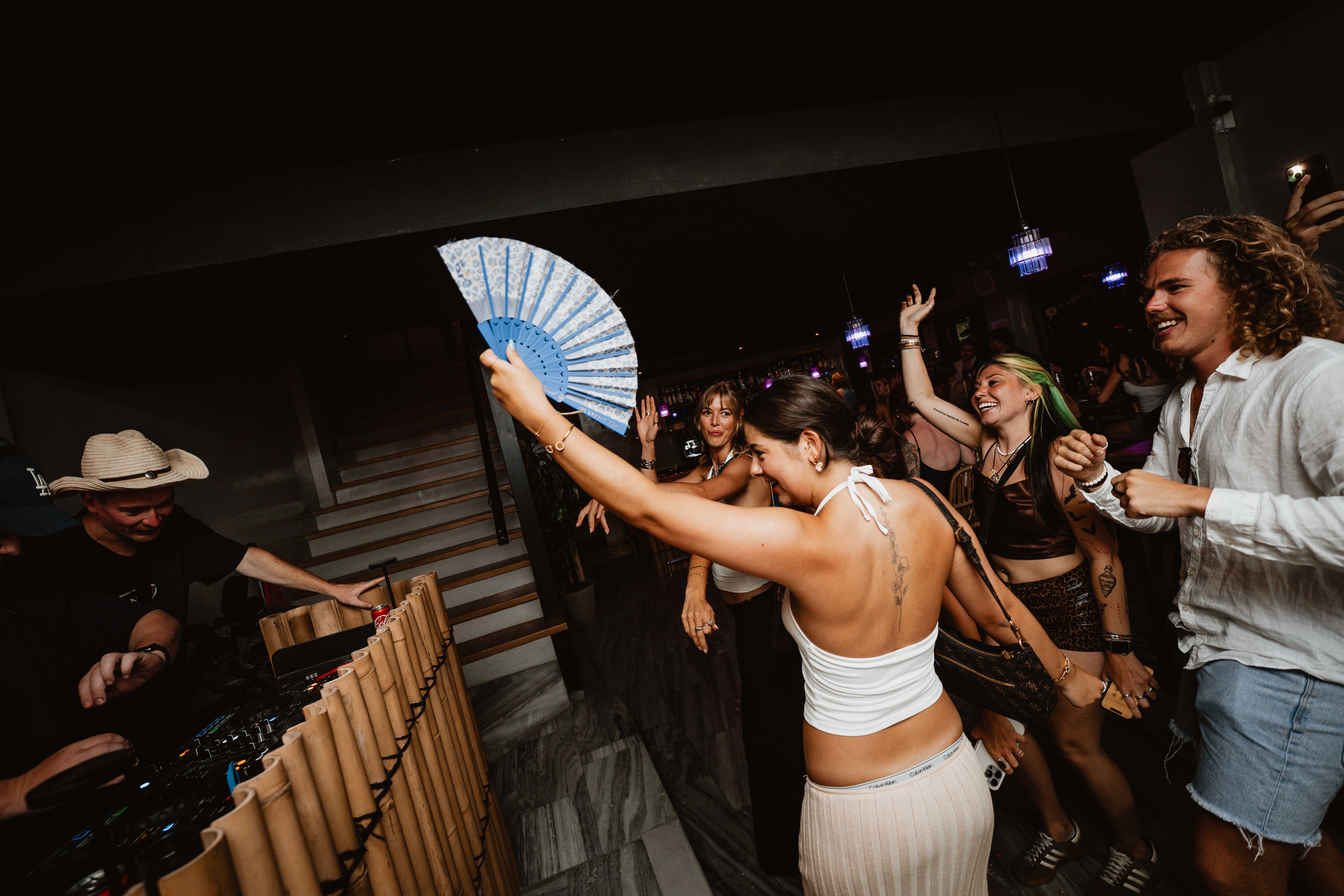 LIFE IS A BEACH PARTY