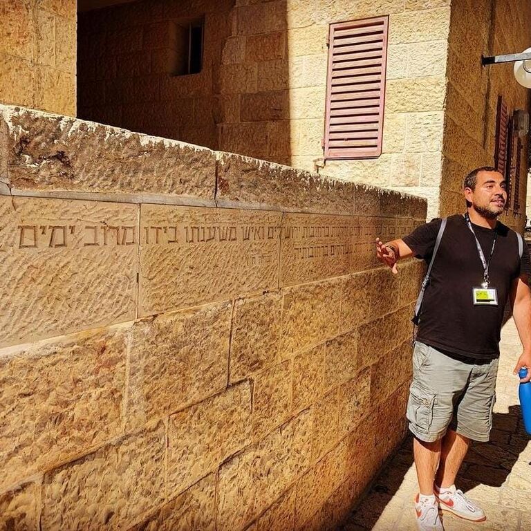 Dan Tour Guide