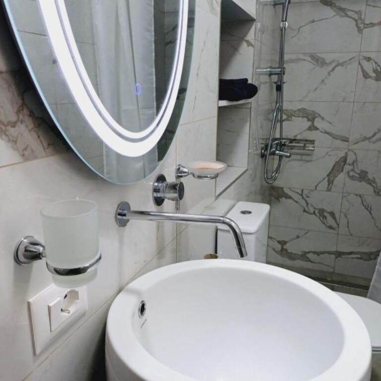 Regis Apartment