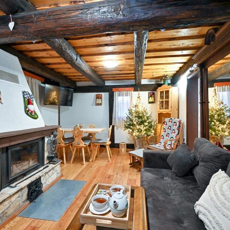 Pine Hill House, Klenovnik