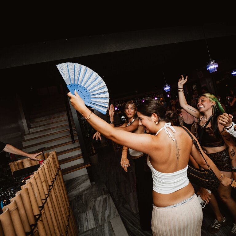 LIFE IS A BEACH PARTY