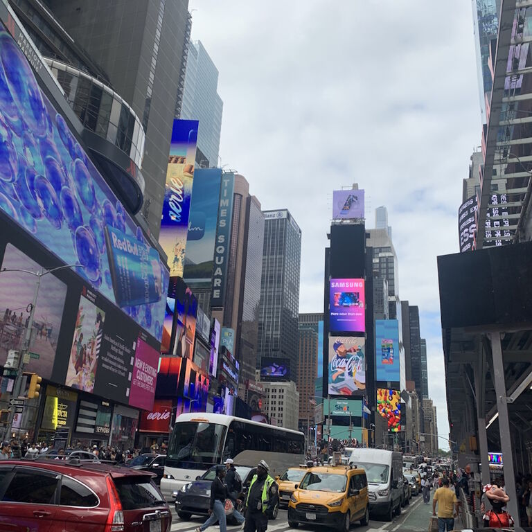 New York Midtown self-guided walking tour & scavenger hunt