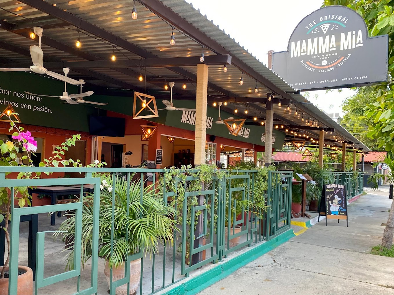 Mamma Mia Huatulco