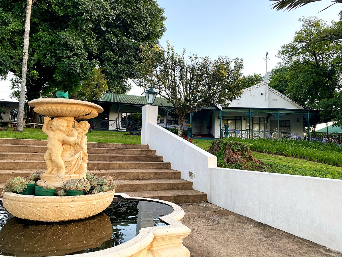 Sherwood's Country House cc