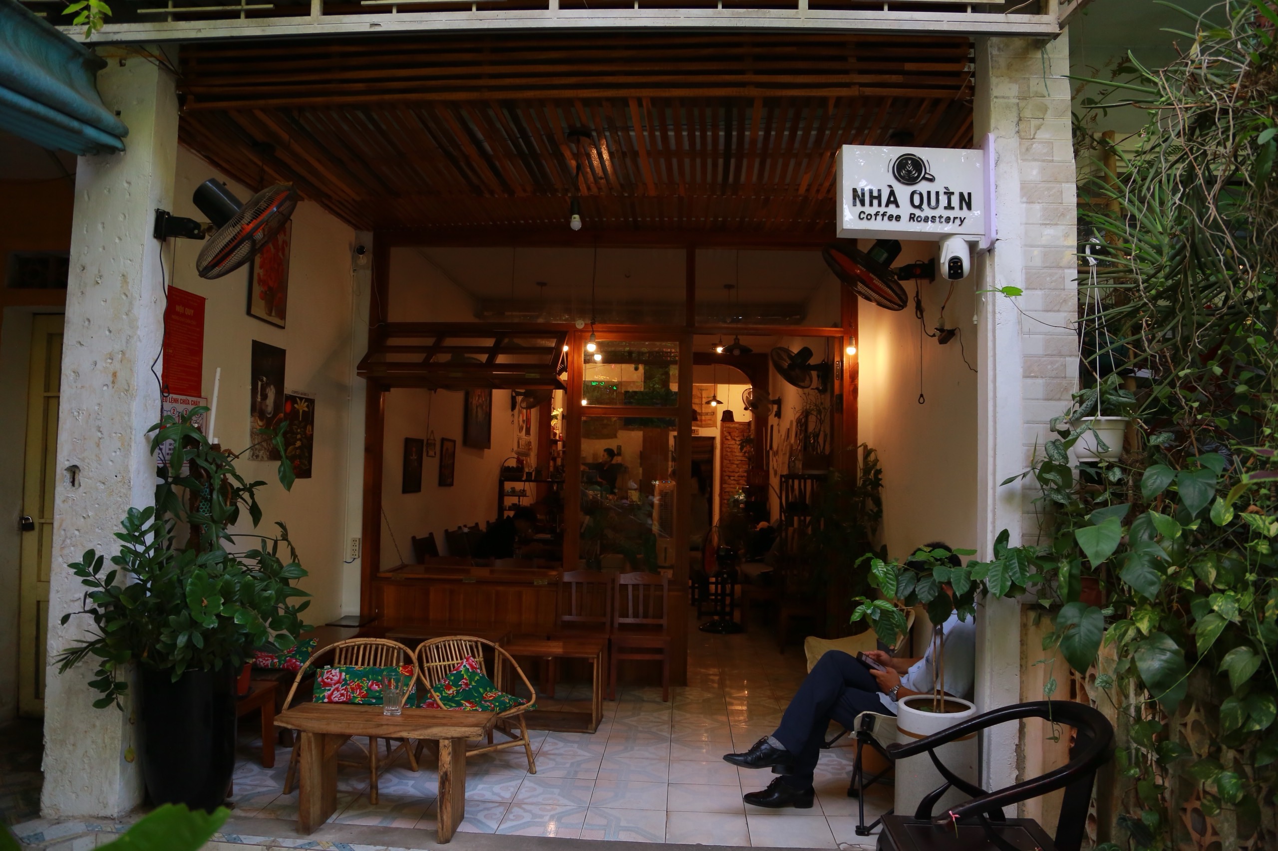 Nhà Quìn Coffee Roastery
