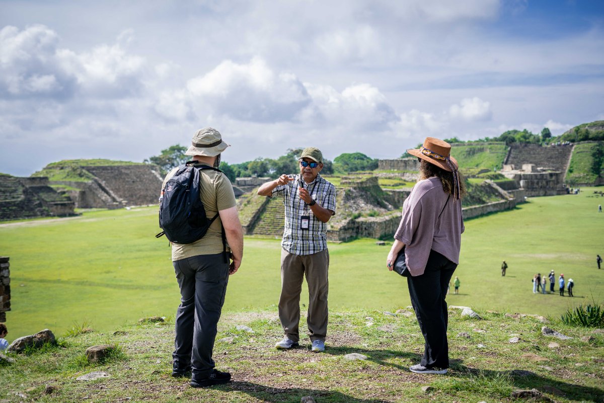 Las Bugambilias Tours
