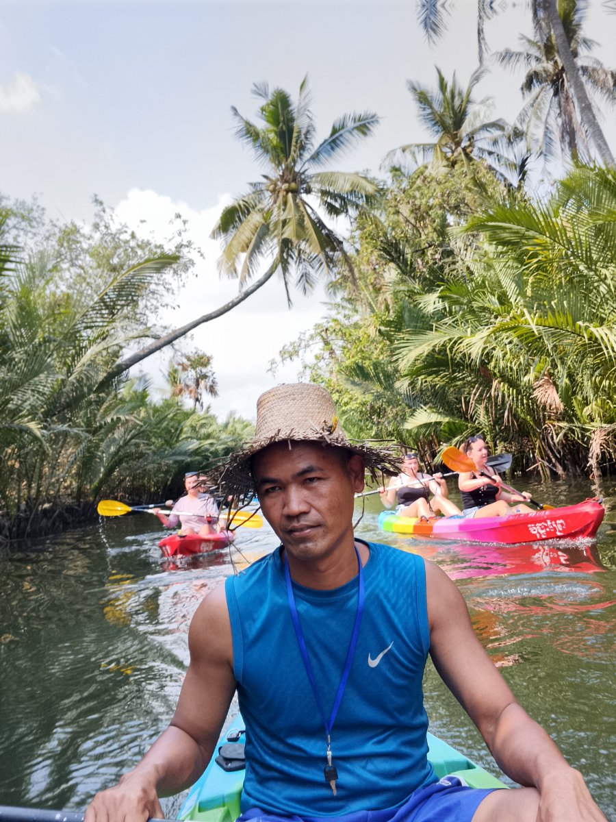 KayakTourAroundGreenCathedral
