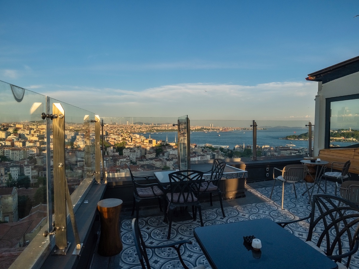 Ravouna 1906 Roof Bar & Suites