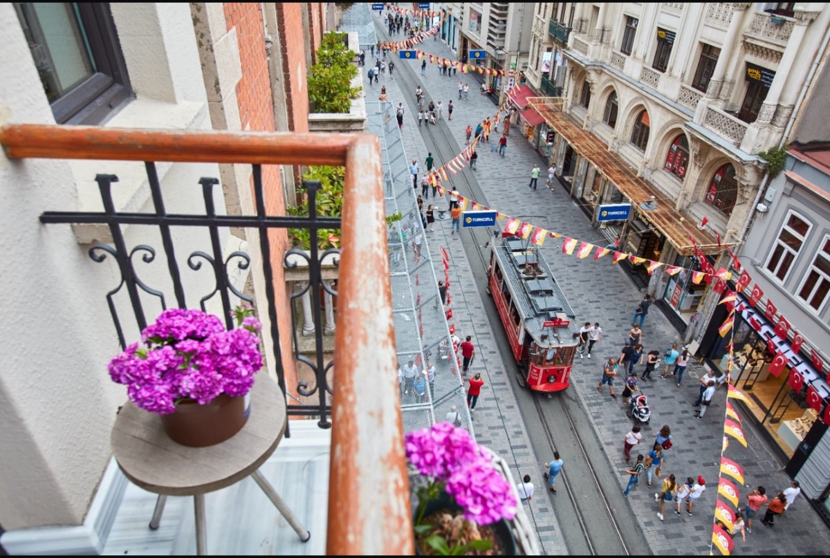 Magnova Studios Hotel