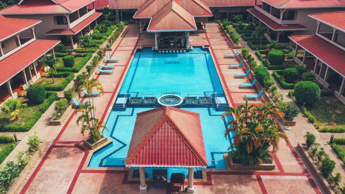 THE OASIS HOTEL &RESTAURANT