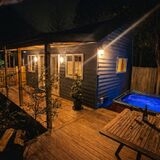 Cranford Cottages and Motel
