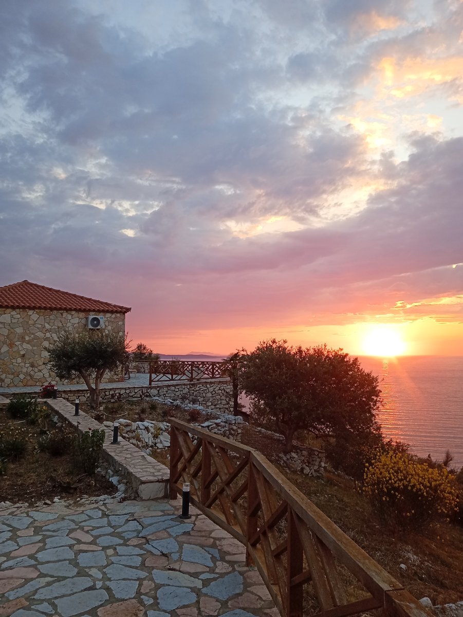Suites pigeon cave ksamil